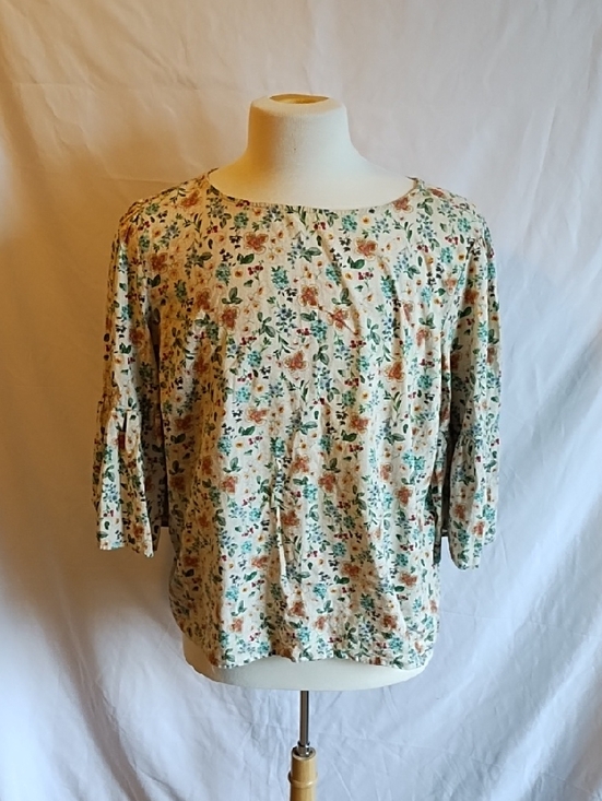 Tops - Floral Puff-Sleeve Blouse in Cream and Green